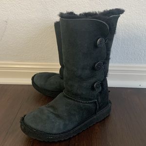 UGG 3 BUTTON BLACK SHEARLING BOOTS KIDS 5